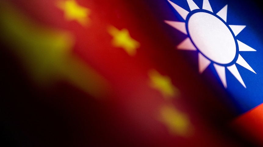 China escalates tensions with naval maneuver: flotilla of ships and fighter jets sent toward Taiwan 